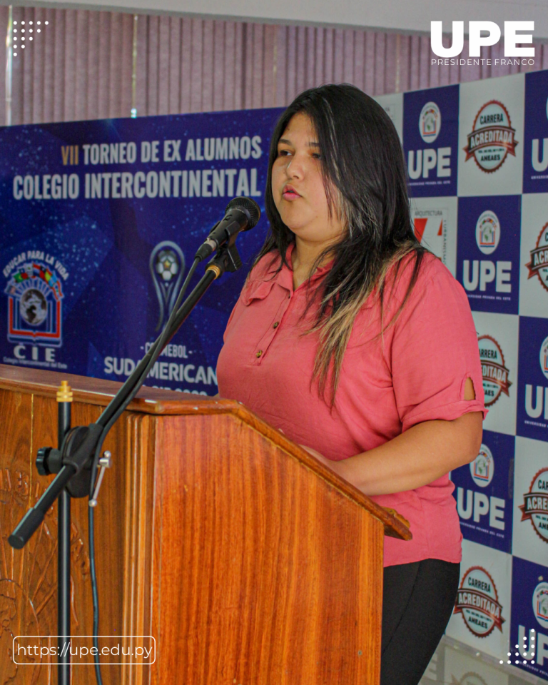 Estudiantes de Derecho rinden Examen de Oratoria